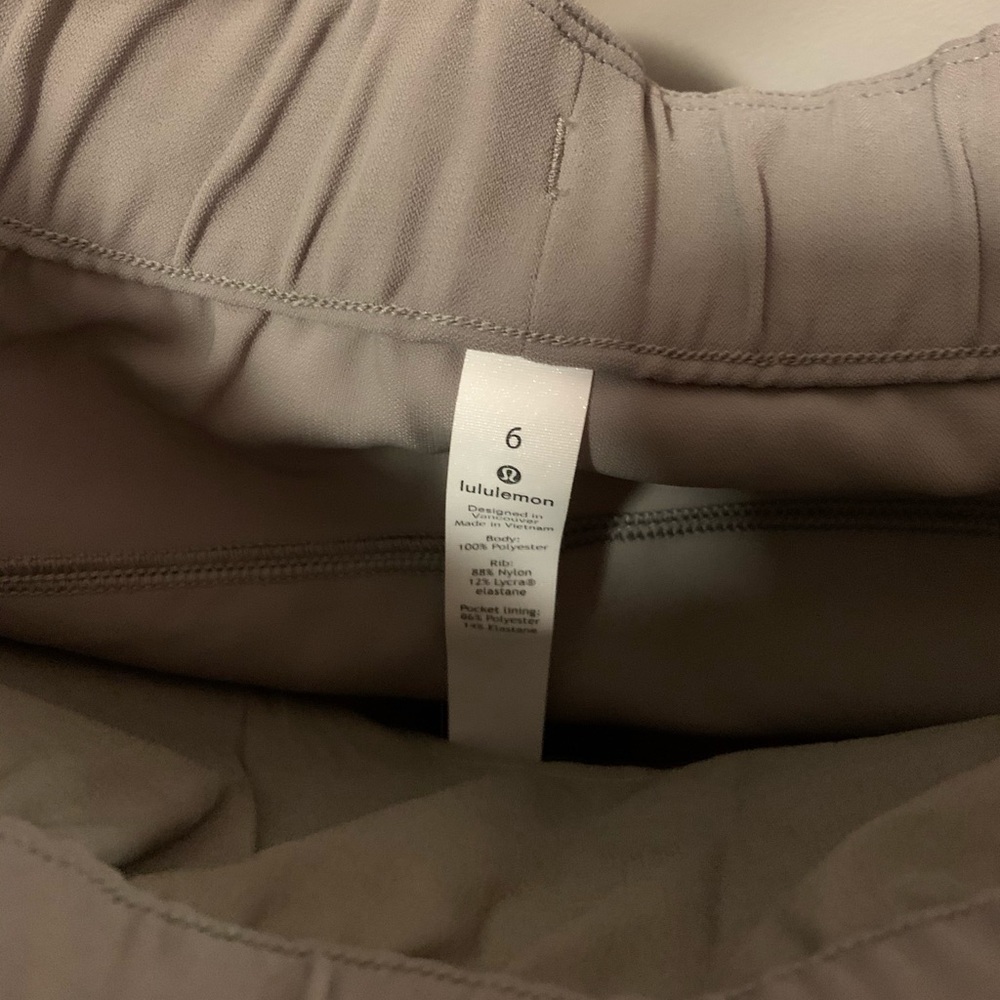 NWOT Lululemon On the Fly Jogger View 3